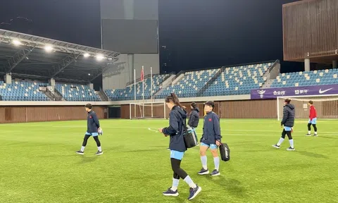 Đội tuyển nữ Việt Nam làm quen sân, chuẩn bị đá giao hữu với đội chủ nhà Trung Quốc