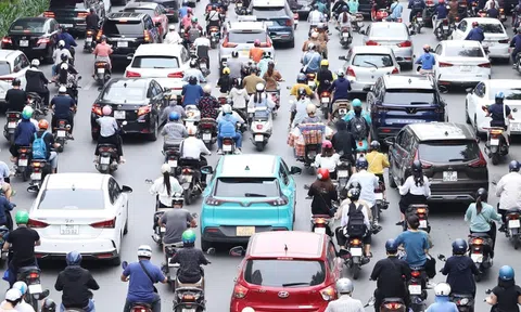 Hà Nội đặt mục tiêu chuyển đổi 100% xe taxi sang sử dụng điện và năng lượng xanh vào năm 2030