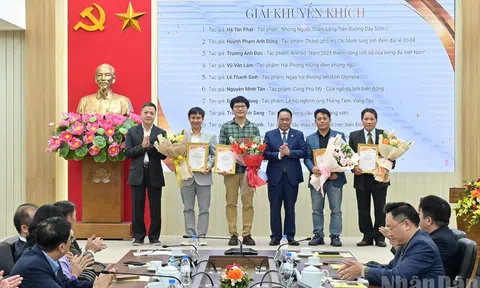 Phóng viên tạp chí Doanh nghiệp và Kinh tế xanh đoạt giải cuộc thi ảnh “Việt Nam trên hành trình đổi mới”