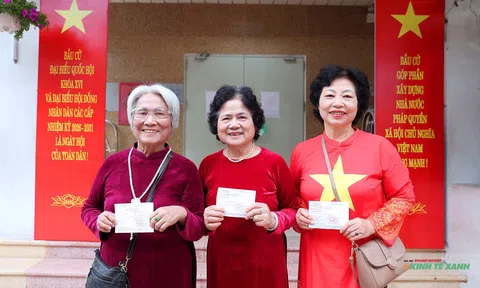 Cử tri Hà Nội nô nức đi bầu cử đại biểu Quốc hội khóa XVI và HĐND các cấp