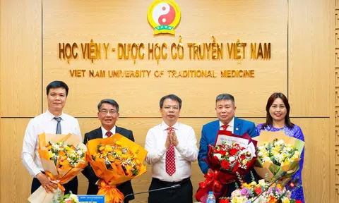 Công bố Quyết định bổ nhiệm lại chức danh Phó Giáo sư năm 2026