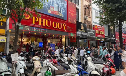 Giá vàng giảm thêm 2 triệu đồng/lượng, tỷ giá USD tiếp tục tăng