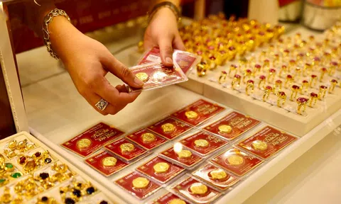 Giá vàng tăng trở lại, tỷ giá USD tiếp tục leo thang