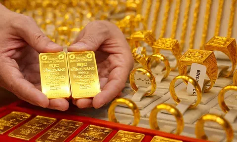 Giá vàng “quay xe”, giảm sâu tới 2,5 triệu đồng/lượng