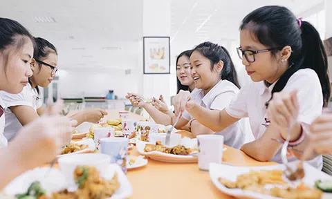 Hà Nội thiết lập cơ chế giám sát chặt chẽ an toàn thực phẩm học đường và dịch vụ ăn uống