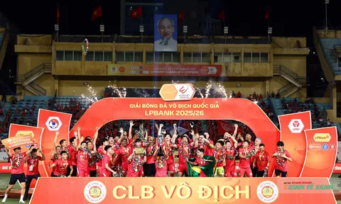 CLB Công an Hà Nội nhận cúp vô địch V.League 2025/26