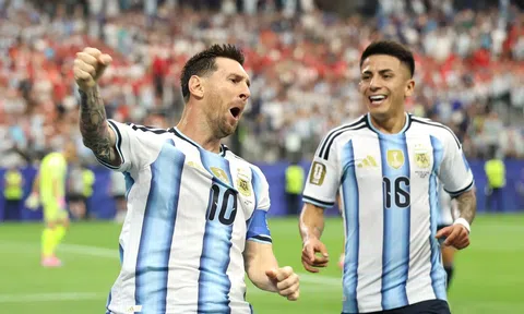 Argentina giành vé sớm vào vòng knock-out với cú đúp của Messi