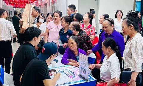 HÀ NỘI: Mở rộng cơ hội việc làm cho người cao tuổi, phát huy nguồn lực "kinh tế bạc"