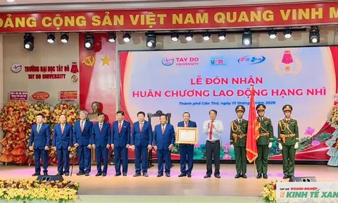 Cần Thơ: Trường Đại học Tây Đô vinh dự đón nhận Huân chương Lao động hạng Nhì