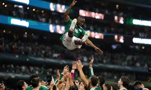 Đội đồng chủ nhà Mexico tiếp bước Canada vào vòng 1/8
