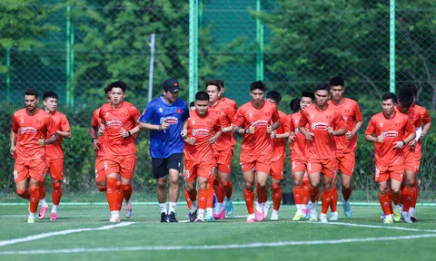 Đội tuyển Việt Nam bắt đầu tập luyện, chuẩn bị cho trận giao hữu đầu tiên tại Hàn Quốc