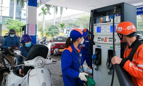 Giá xăng dầu hôm nay 7/7//2026: Dầu thế giới giảm, trong nước chờ điều chỉnh