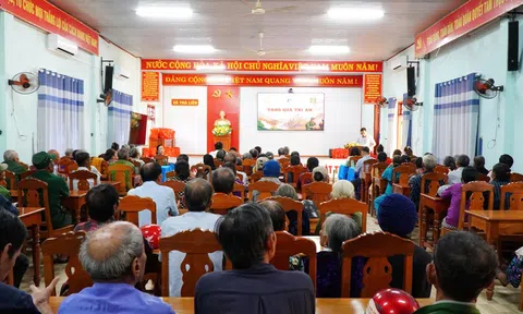 Đà Nẵng: Trao quà cho các gia đình chính sách trên địa bàn xã Trà Liên