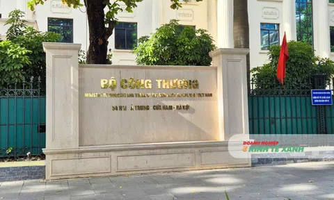 Doanh nghiệp xăng dầu có thể bị thu hồi giấy phép nếu không đạt tổng nguồn tối thiểu