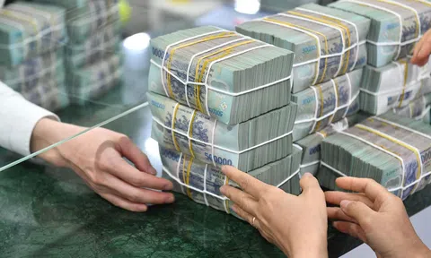 Ngân hàng Nhà nước bơm ròng hơn 12.300 tỷ đồng, lãi suất qua đêm biến động mạnh