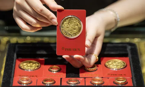 Giá vàng bật tăng, thế giới vượt 4.400 USD/ounce