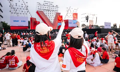 Hàng vạn khán giả xếp hàng chờ ‘Tổ quốc trong tim’ tại TP. HCM