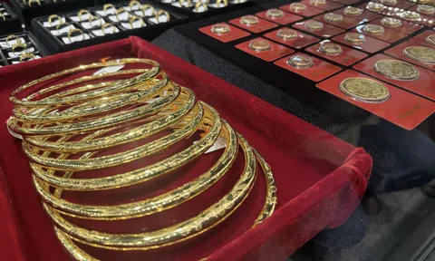 Giá vàng quay đầu giảm, “mất” mốc 150 triệu đồng/lượng