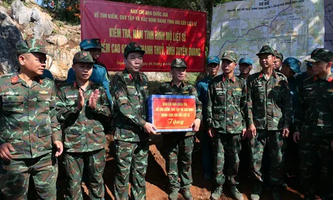 Thượng tướng Nguyễn Văn Gấu kiểm tra công tác tìm kiếm, quy tập hài cốt liệt sĩ tại Tuyên Quang