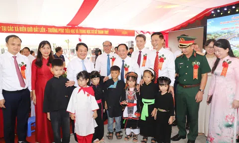 Trưởng Ban Tuyên giáo Trung ương Trịnh Văn Quyết dự Lễ khai giảng năm học mới tại Tuyên Quang