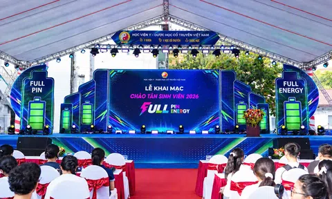 Gần 1.300 tân sinh viên VUTM "nạp năng lượng" ngày nhập học
