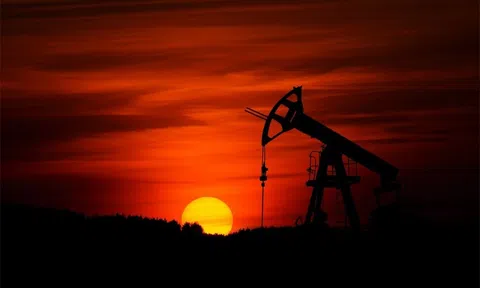 Giá xăng dầu hôm nay 4/10/2026: Brent tăng, WTI giảm