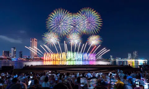 Việt Nam và Trung Quốc tranh tài trong đêm chung kết pháo hoa DIFF 2025