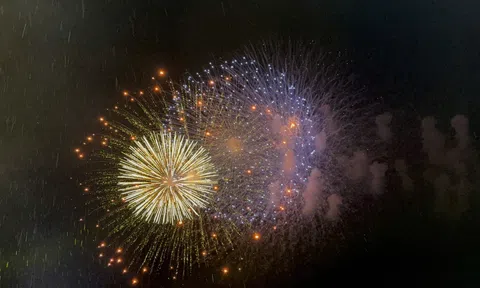 Pháo hoa Cần Thơ rực rỡ đêm 2/9 – “Lời Người vang mãi núi sông”