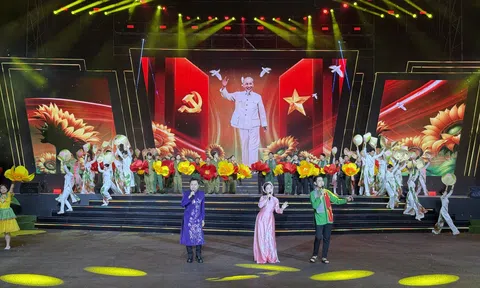 Cần Thơ rực rỡ đêm hội nghệ thuật mừng 80 năm Cách mạng Tháng Tám và Quốc khánh 2/9