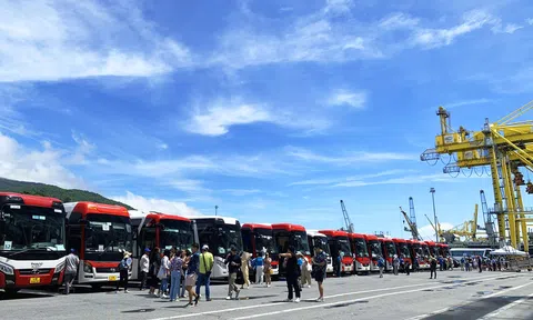 Siêu tàu biển Resorts World One đưa gần 1.800 du khách đến Đà Nẵng