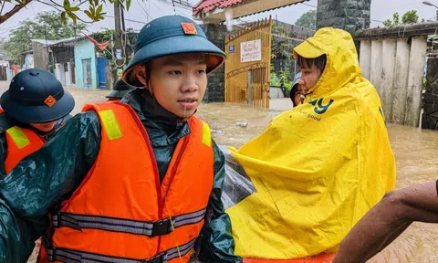 Lần đầu tiên Huế và Đà Nẵng đối diện cảnh báo rủi ro thiên tai cấp cao nhất