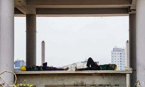 Người Đà Nẵng nhọc nhằn mưu sinh dưới cái nắng thiêu đốt