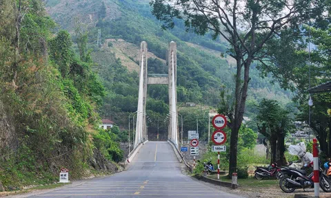 Quảng Trị: Giám sát tải trọng xe qua cầu Đakrông sau khi phát hiện vết nứt