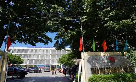 Chuyến xe nghĩa tình miền Trung mang yêu thương ra Bắc