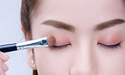 Bảo vệ mắt khi trang điểm thế nào?