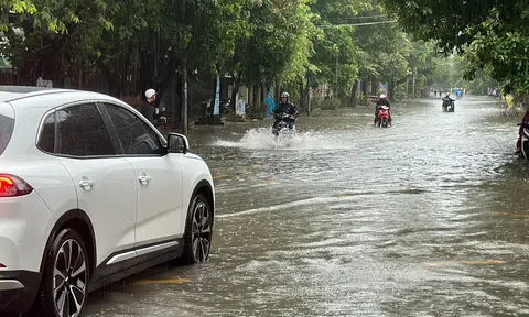 Mưa lớn, nhiều trường học tại Quảng Trị đóng cửa