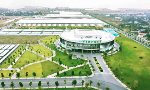 Tỷ phú Phạm Nhật Vượng tặng công ty VinES cho VinFast