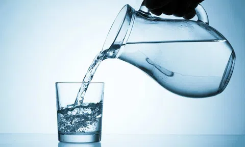 Uống nhiều nước có tác dụng gì cho sức khỏe?