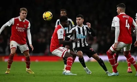 Asenal nhận thất bại đầu tiên trước Newcastle