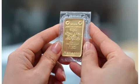 Giá vàng SJC biến động ngược chiều thế giới