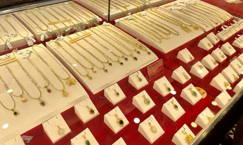 Giá vàng SJC chỉ giảm nhẹ bất chấp vàng thế giới xuống đáy 2 tuần