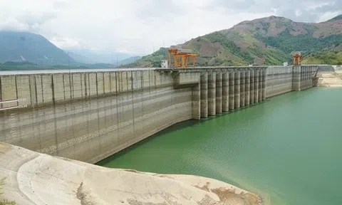 Lo thủy điện 'thiếu nước' ngành điện đẩy mạnh các giải pháp tiết kiệm điện