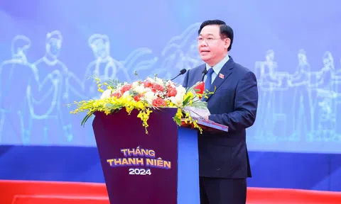 Tiếp lửa cho thế hệ trẻ tinh thần nhiệt huyết cống hiến xây dựng đất nước Việt Nam phồn vinh