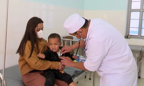 Đội ngũ thầy thuốc Việt Nam luôn nỗ lực, phấn đấu thực hiện sứ mệnh cao quý “chữa bệnh, cứu người”