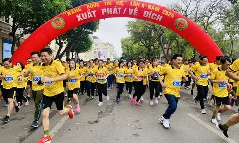 Hơn 400 cán bộ, chiến sĩ Công an thành phố Hà Nội hào hứng tham gia tranh tài giải chạy "Nâng bước trí tuệ"