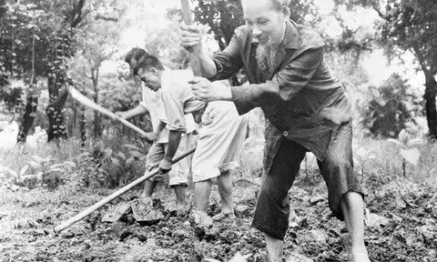 Chủ tịch Hồ Chí Minh: 'Một đời thanh bạch, chẳng vàng son'