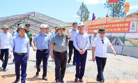 Thủ tướng chỉ đạo đẩy nhanh tiến độ 'chốt' thời hạn thông xe 3 dự án cao tốc Bắc-Nam