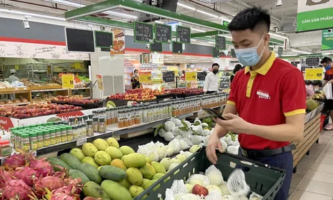 Giám sát chặt chẽ biến động thị trường để giá cả không 'nhảy múa' theo lương