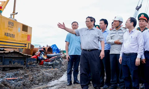 Thủ tướng: Quyết tâm hoàn thành 1.200km cao tốc để cơ bản giải quyết vấn đề giao thông cho Đồng bằng sông Cửu Long