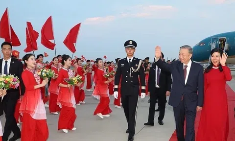 Tổng Bí thư, Chủ tịch nước Tô Lâm gặp gỡ cộng đồng người Việt Nam tại Trung Quốc